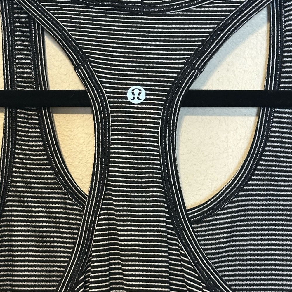 Lululemon Swiftly Tech Racerback Black & White Striped Tank‎ Top Size 4 - Picture 7 of 8